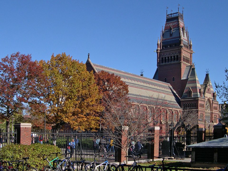 960px-Harvard_college_-_annenberg_hall